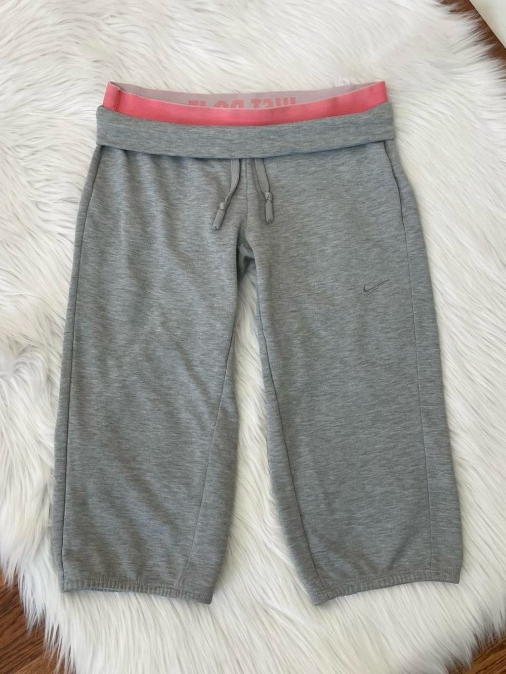 Vintage Y2K Nike gray capri sweatpants with pink waistband